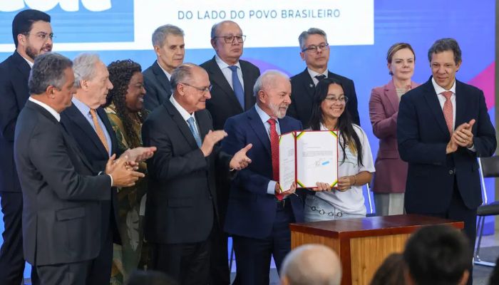  Lula sanciona lei contra adultização de crianças nas redes 
